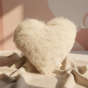 Kuschelkissen in Herzform aus Alpakawolle